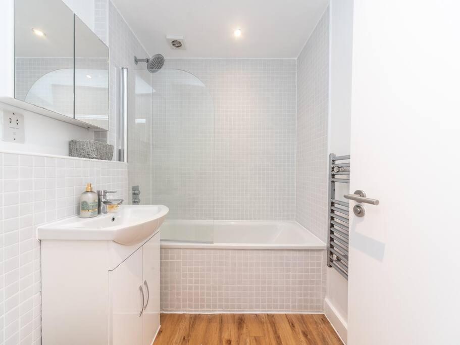 Bright & Modern 2-Bed Apartment In Vibrant East London Exterior photo